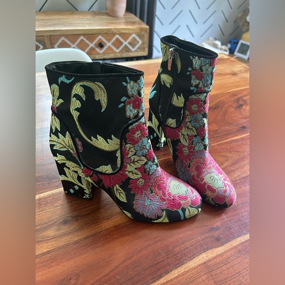 Marc Fisher Jana Women's Multi-Color Floral Embroidered Bootie Ankle Boots - Picture 6 of 13